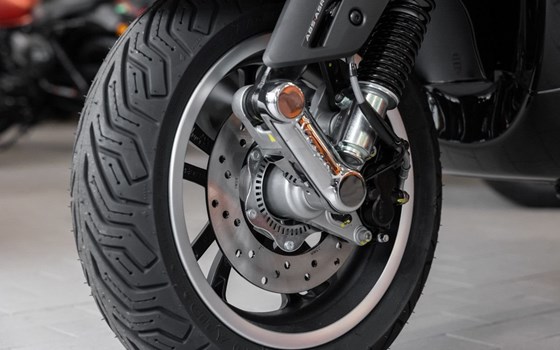 Neufahrzeug Vespa GTS 310 Super - Bild 5