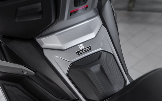 Neufahrzeug Voge SR1 ADV 125 ABS TCS - Bild 11