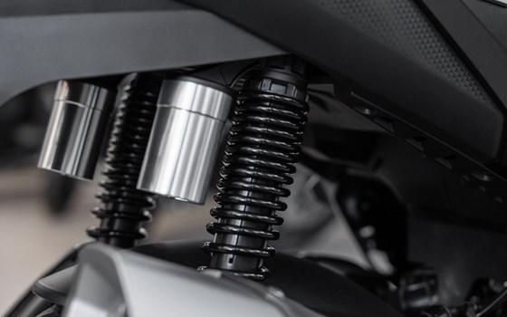 Neufahrzeug Voge SR1 ADV 125 ABS TCS - Bild 17