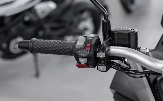 Neufahrzeug Voge SR1 ADV 125 ABS TCS - Bild 9