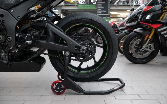 Gebrauchtmotorrad Kawasaki Ninja ZX-10RR - Bild 11