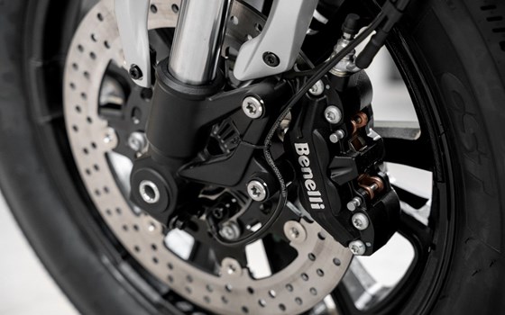 Neufahrzeug Benelli Leoncino Bobber 400 - Bild 13