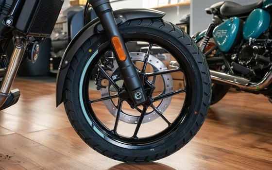 Neufahrzeug Royal Enfield Guerrilla 450 - Bild 12