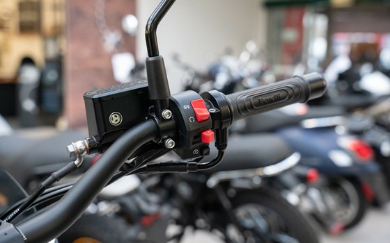 Gebrauchtmotorrad Benelli Leoncino 500 Trail - Bild 10