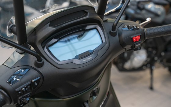 Gebrauchtmotorrad Piaggio Beverly 400 hpe - Bild 8