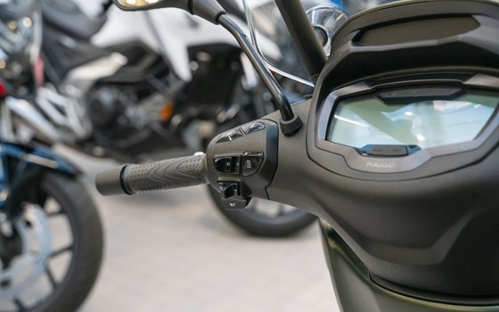 Gebrauchtmotorrad Piaggio Beverly 400 hpe - Bild 9