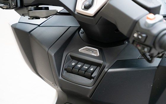 Neufahrzeug Kymco AK 575i ABS Premium - Bild 10