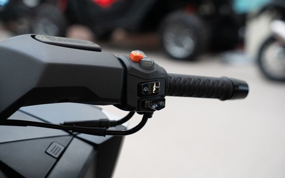 Neufahrzeug Kymco AK 575i ABS Premium - Bild 7