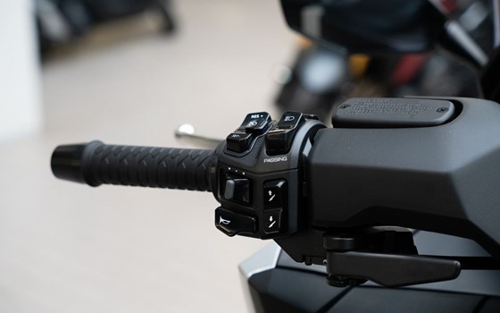 Neufahrzeug Kymco AK 575i ABS Premium - Bild 9