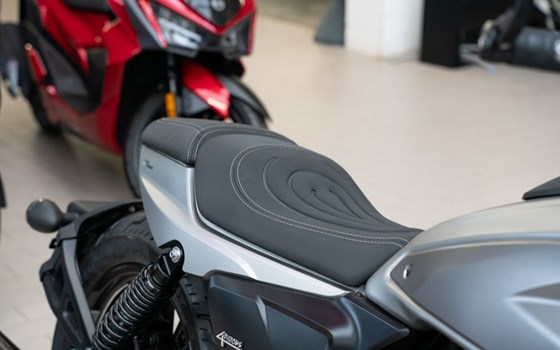 Neufahrzeug QJ Motor SRV 600V - Bild 11