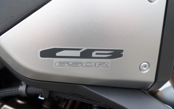 Gebrauchtmotorrad Honda CB650R E-Clutch - Bild 9