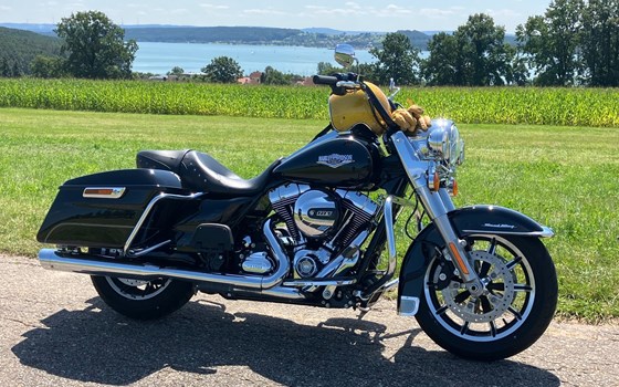 Gebrauchtmotorrad Harley-Davidson Road King Classic FLHRC - Bild 1