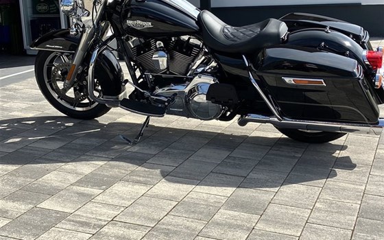 Gebrauchtmotorrad Harley-Davidson Road King Classic FLHRC - Bild 5