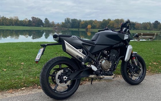 Gebrauchtmotorrad Husqvarna Svartpilen 801 - Bild 1