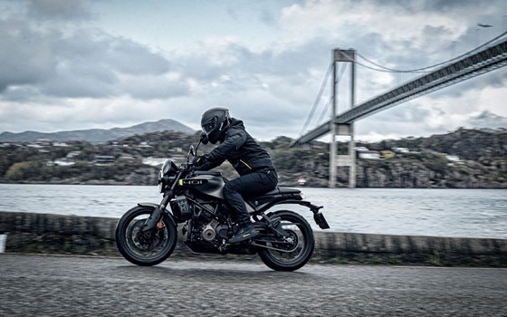 Gebrauchtmotorrad Husqvarna Svartpilen 401 - Bild 2