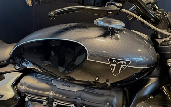 Neufahrzeug Triumph Rocket 3 Storm GT - Bild 2