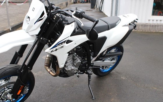 Neufahrzeug Suzuki DR-Z4SM - Bild 11