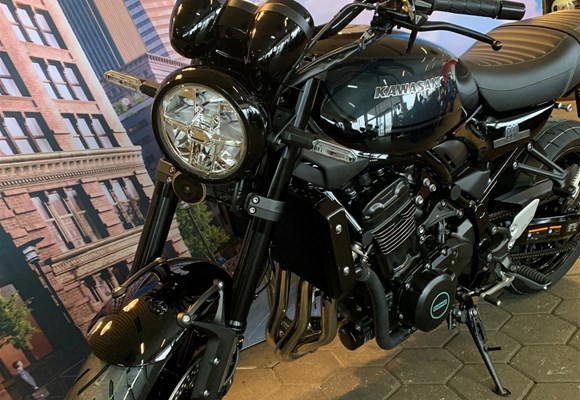 Kawasaki Z900 RS Black Ball Edition