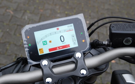 Neufahrzeug Honda CB650R E-Clutch - Bild 12