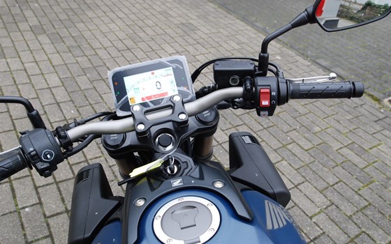 Neufahrzeug Honda CB650R E-Clutch - Bild 22