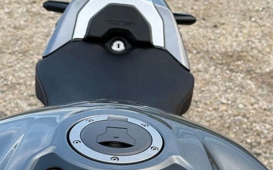 Gebrauchtmotorrad Honda CB 1000 R - Bild 7