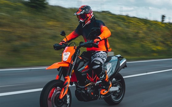 Gebrauchtmotorrad KTM 690 SMC R - Bild 2