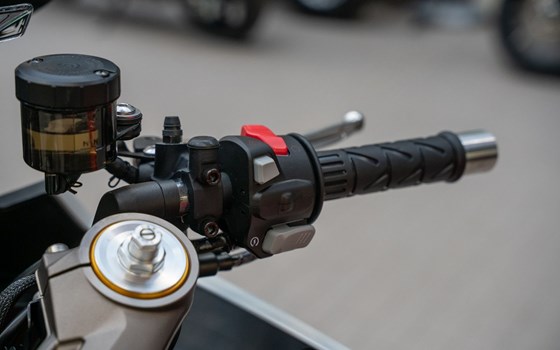 Neufahrzeug Mash Cafe Racer 125 Silver Edition - Bild 7