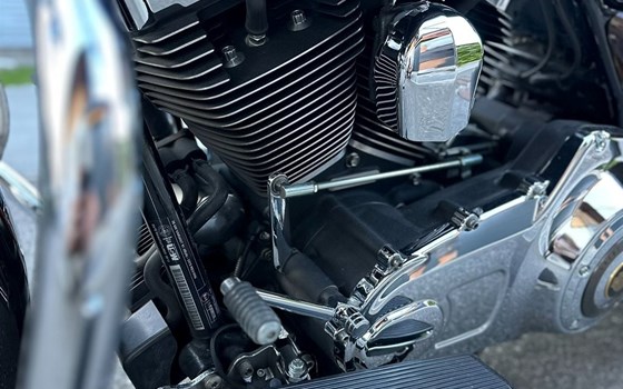 Gebrauchtmotorrad Harley-Davidson Road King Custom FLHRSI - Bild 11