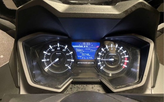 Gebrauchtmotorrad Honda Forza 125 - Bild 4