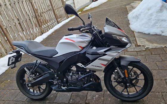 Gebrauchtmotorrad Aprilia Tuono 125 - Bild 2