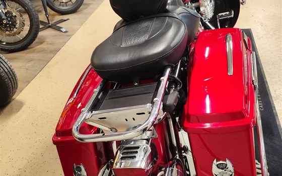 Gebrauchtmotorrad Harley-Davidson CVO FLHTCUSE Ultra Classic Electra Glide - Bild 5