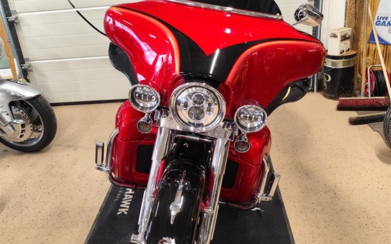 Gebrauchtmotorrad Harley-Davidson CVO FLHTCUSE Ultra Classic Electra Glide - Bild 7