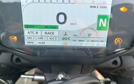 Gebrauchtmotorrad Aprilia Tuono V4 1100 RR - Bild 5