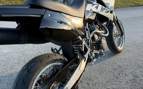 Gebrauchtmotorrad KTM 640 LC4 Supermoto - Bild 10