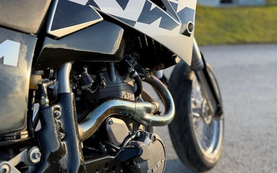 Gebrauchtmotorrad KTM 640 LC4 Supermoto - Bild 11