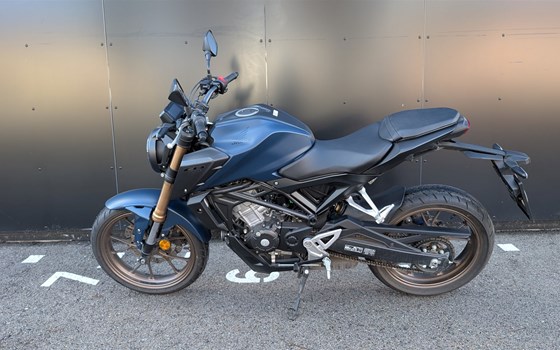 Gebrauchtmotorrad Honda CB 125 - Bild 2