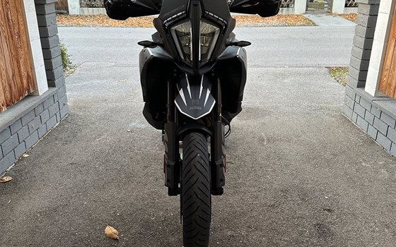 Gebrauchtmotorrad KTM 890 SMT - Bild 2