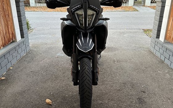 Gebrauchtmotorrad KTM 890 SMT - Bild 2