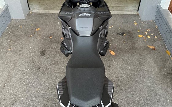 Gebrauchtmotorrad KTM 890 SMT - Bild 6