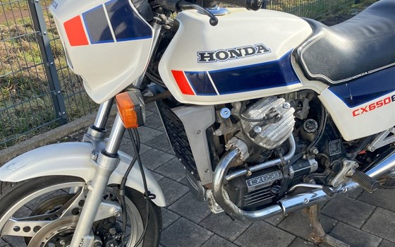 Gebrauchtmotorrad Honda CX650E - Bild 2