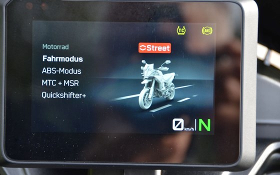 Gebrauchtmotorrad KTM 890 SMT - Bild 7