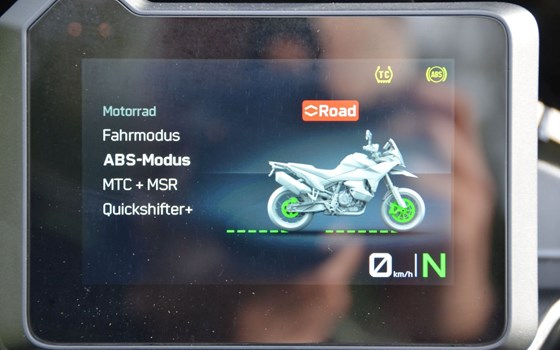 Gebrauchtmotorrad KTM 890 SMT - Bild 8