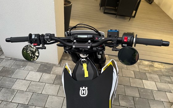 Gebrauchtmotorrad Husqvarna 701 Supermoto - Bild 8