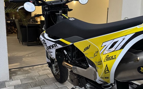 Gebrauchtmotorrad Husqvarna 701 Supermoto - Bild 4