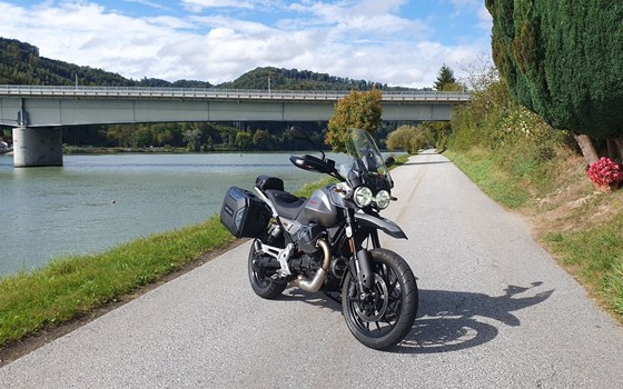 Gebrauchtmotorrad Moto Guzzi V85 Strada - Bild 2