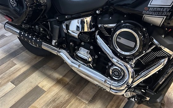 Gebrauchtmotorrad Harley-Davidson Softail Sport Glide FLSB - Bild 2