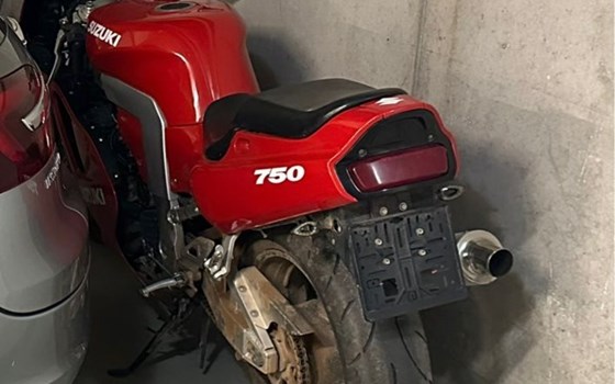 Gebrauchtmotorrad Suzuki GSX-R 750 - Bild 2