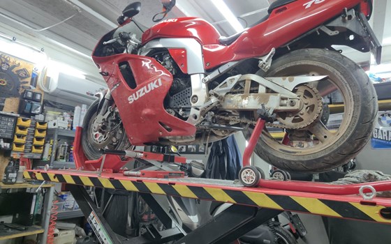 Gebrauchtmotorrad Suzuki GSX-R 750 - Bild 3