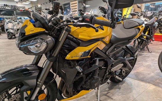 Gebrauchtmotorrad Triumph Street Triple 765 R - Bild 2