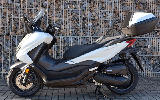 Gebrauchtmotorrad Honda Forza 125 - Bild 1